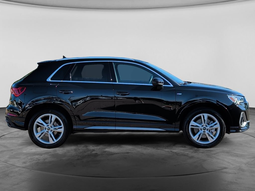 Used 2023 Audi Q3 2.0T Premium Plus w/ Premium Plus Package AWD/4WD image 8