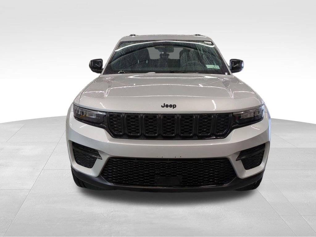 Used 2023 Jeep Grand Cherokee Altitude image 9