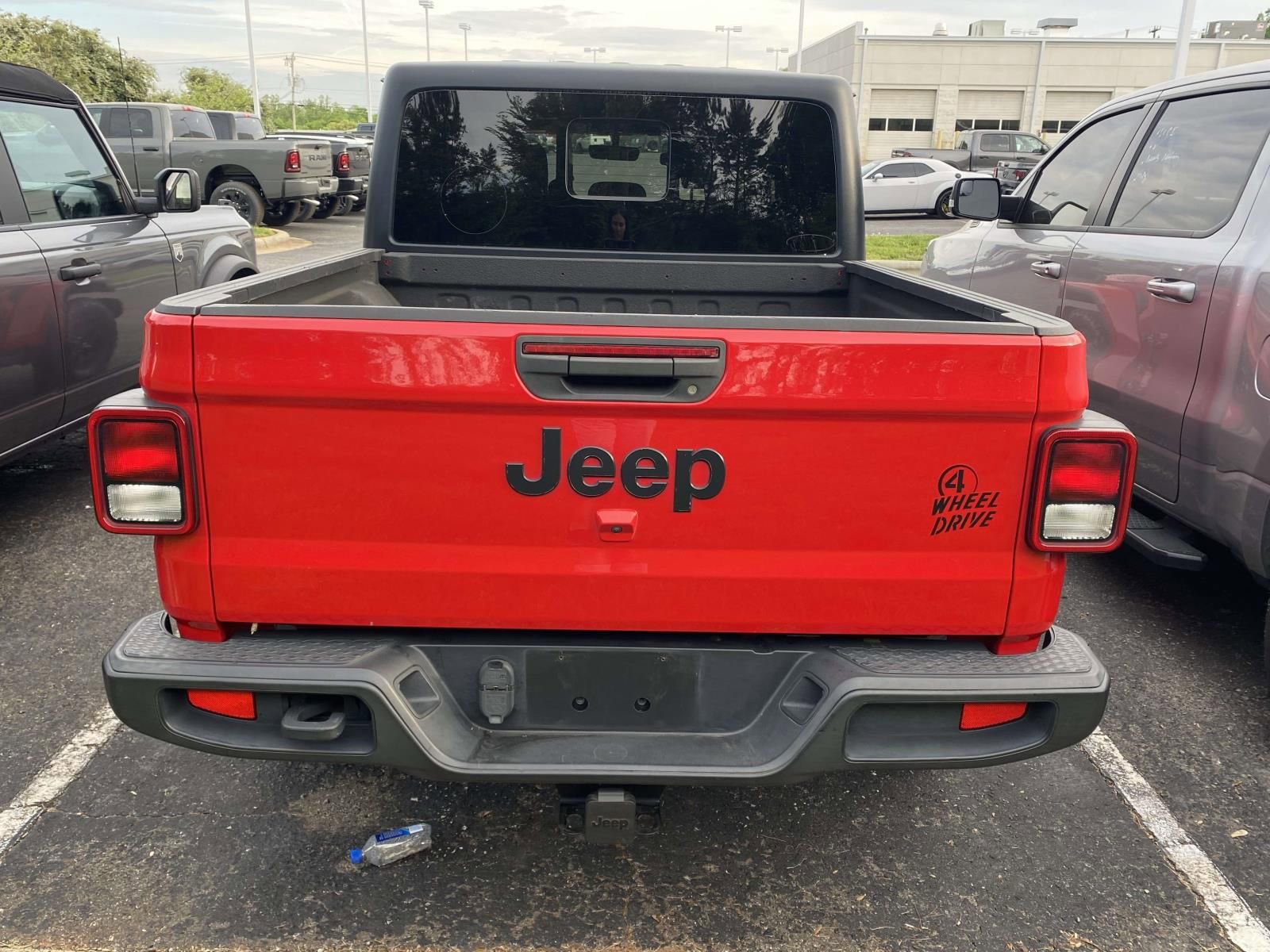 Used 2022 Jeep Gladiator Willys AWD/4WD image 6