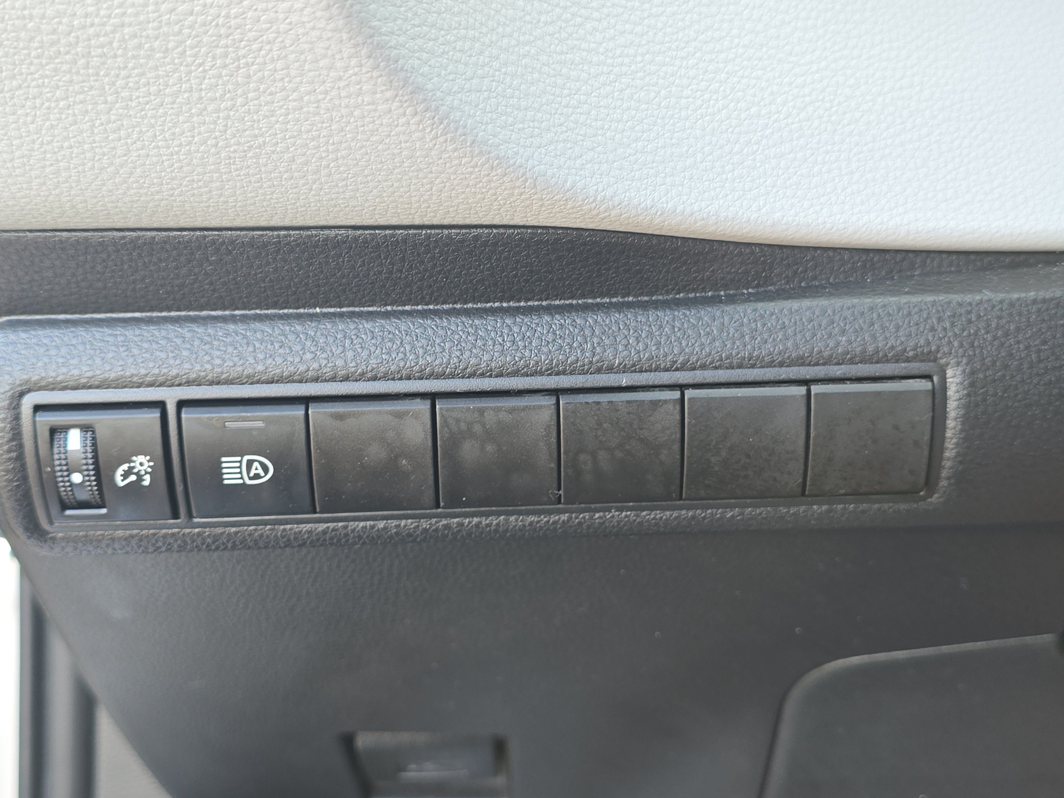 Used 2025 Toyota Corolla SE FWD image 27