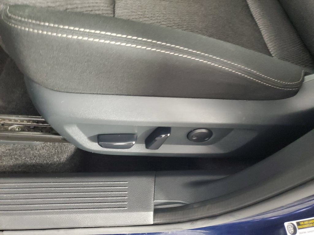 Used 2025 Nissan Rogue SV FWD image 30