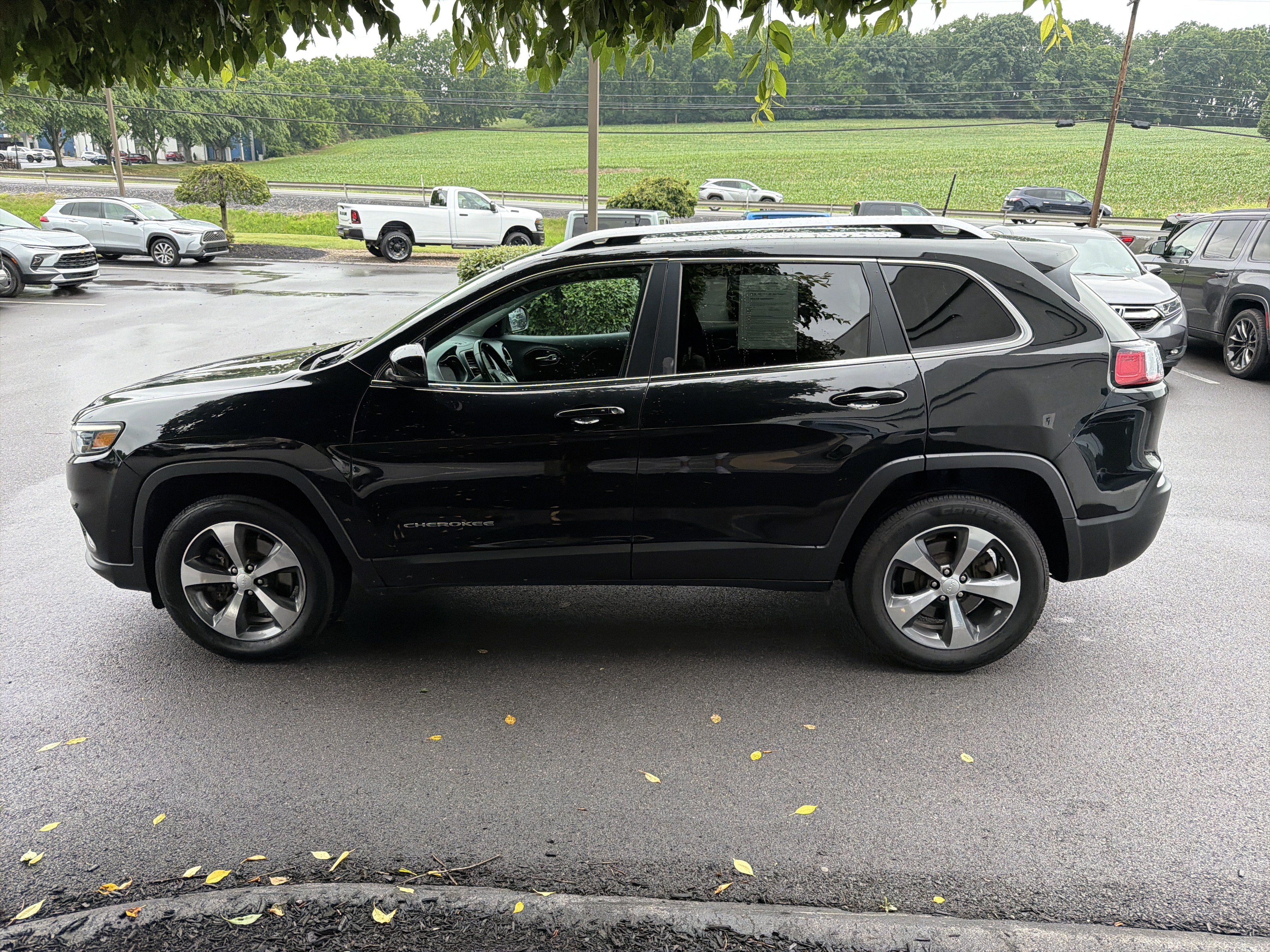 Used 2019 Jeep Cherokee Limited AWD/4WD image 6