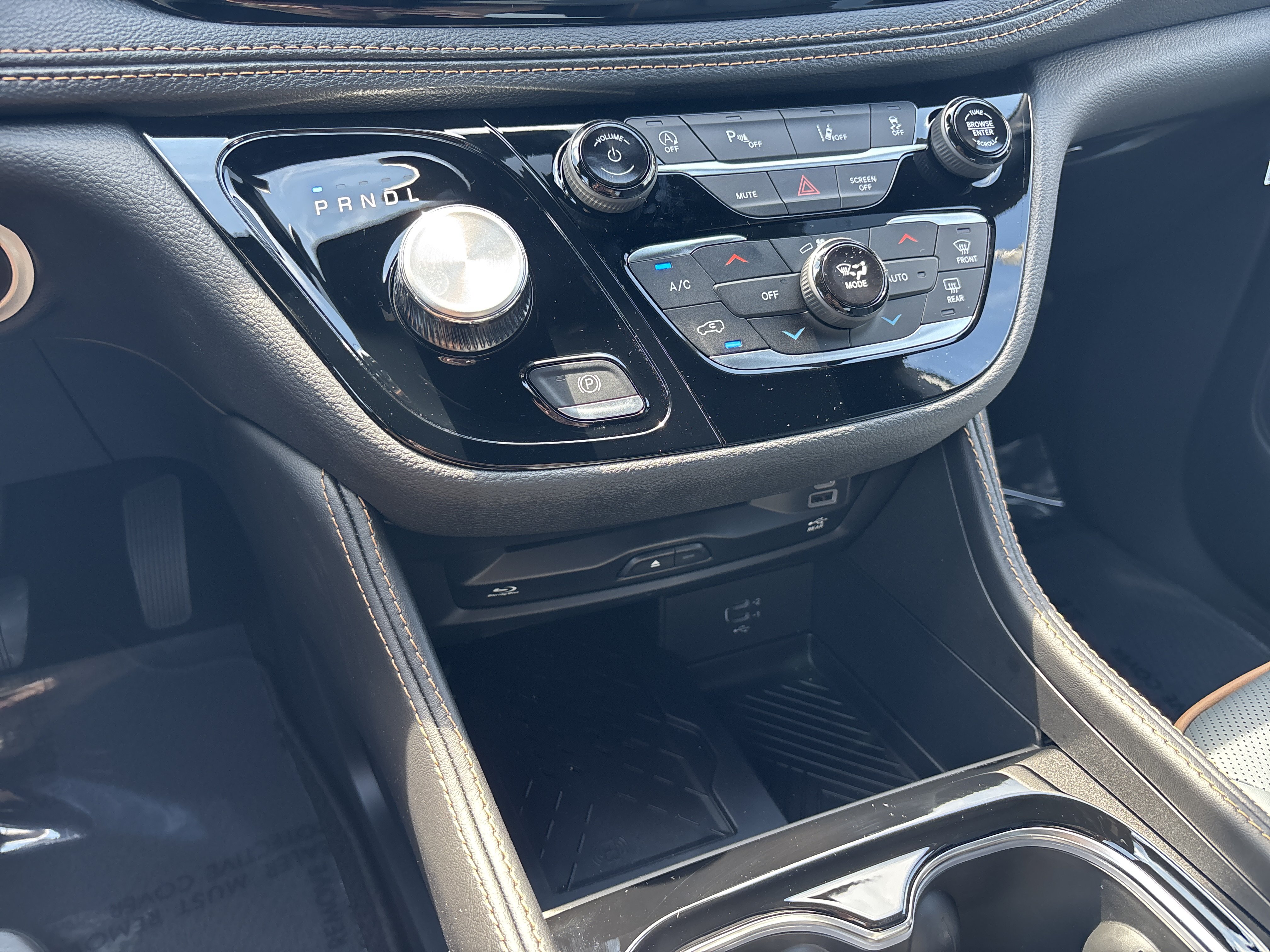 New 2027 Chrysler Pacifica Pinnacle FWD image 29