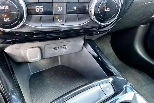 Used 2025 Chevrolet Trax LT FWD image 15
