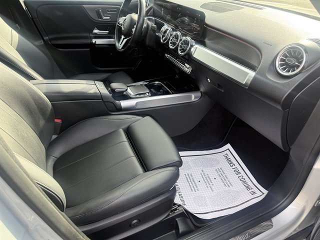 Used 2022 Mercedes-Benz GLB 250 4MATIC image 40