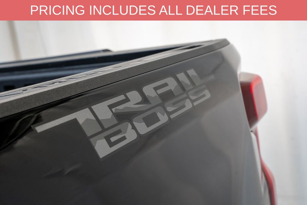 Used 2025 Chevrolet Silverado 1500 LT Trail Boss w/ Convenience Package II AWD/4WD image 6