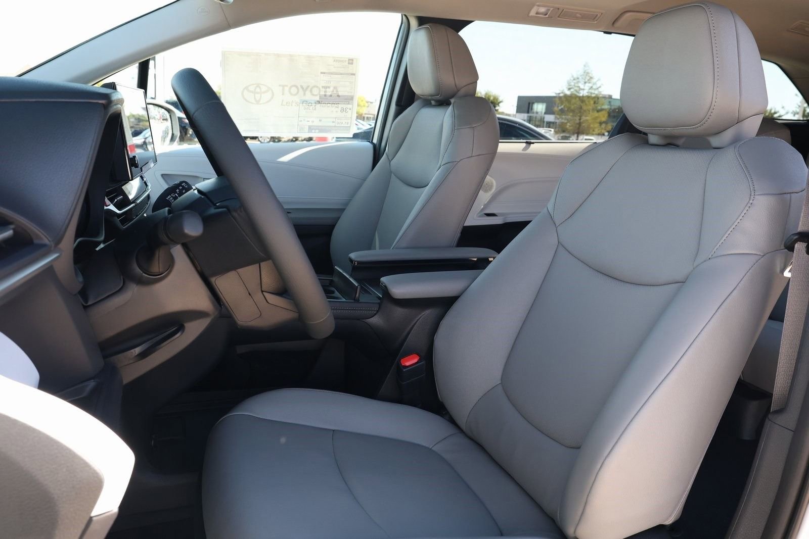 New 2026 Toyota Sienna XLE FWD image 27