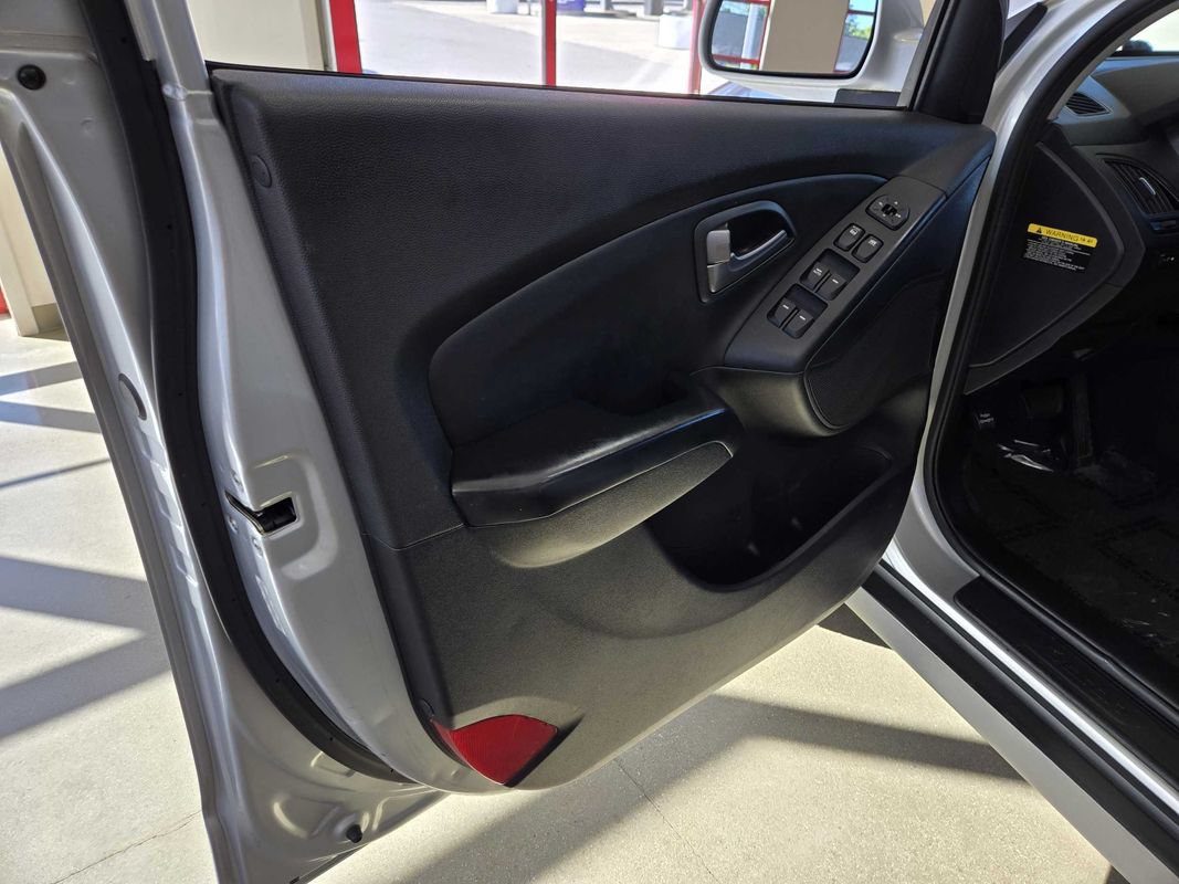 Used 2015 Hyundai Tucson SE AWD/4WD image 11