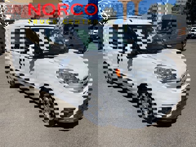 Used 2018 RAM ProMaster City SLT w/ Lights & Wheels Group image 2