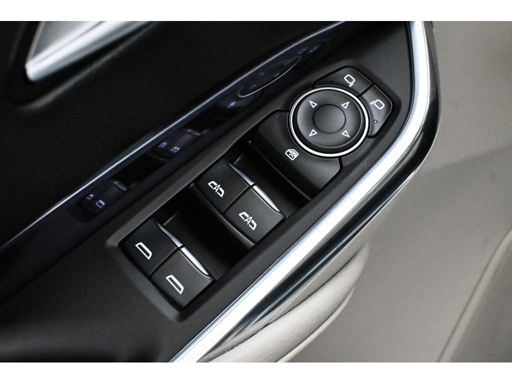 Used 2023 Cadillac XT4 Luxury w/ Cold Weather Package FWD image 30