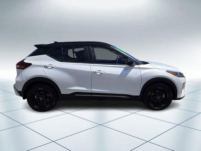 Used 2023 Nissan Kicks SR w/ SR Premium Package FWD image 4