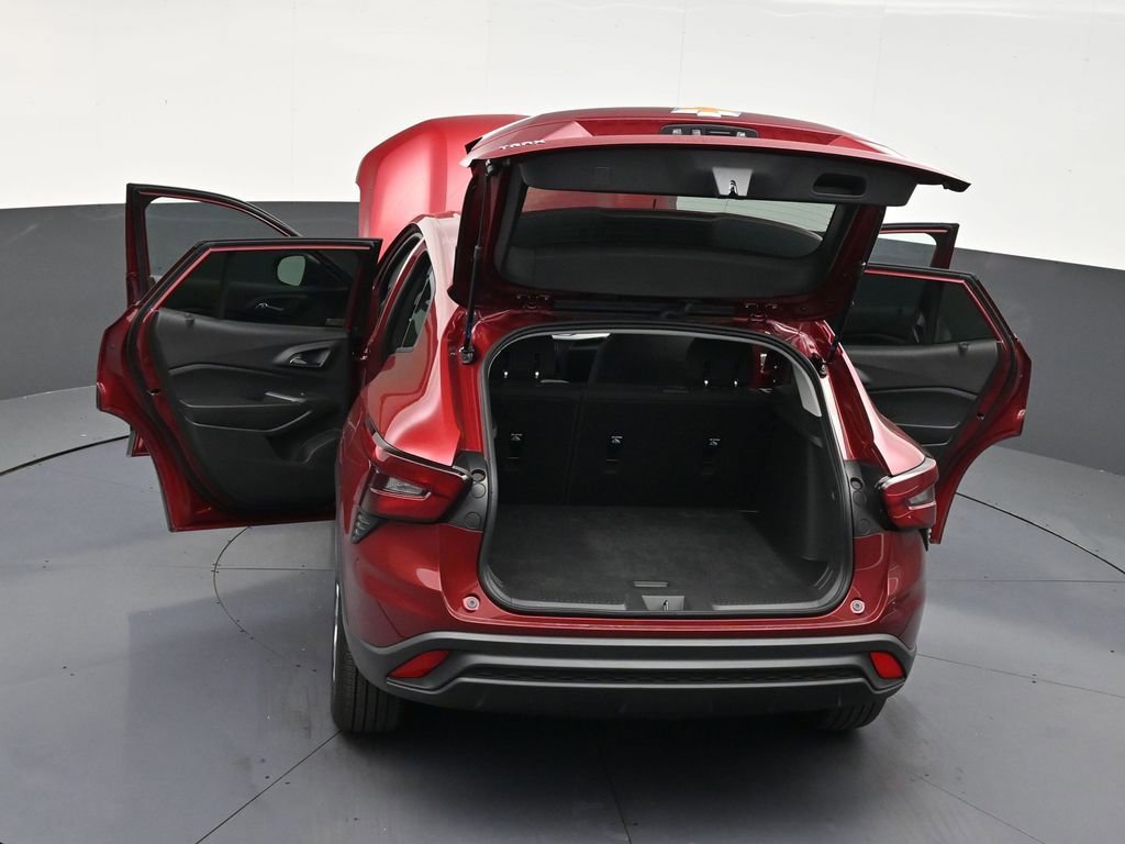 Used 2025 Chevrolet Trax LS image 33