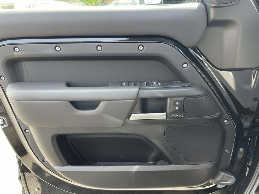 New 2026 Land Rover Defender 130 X-Dynamic SE AWD/4WD image 34