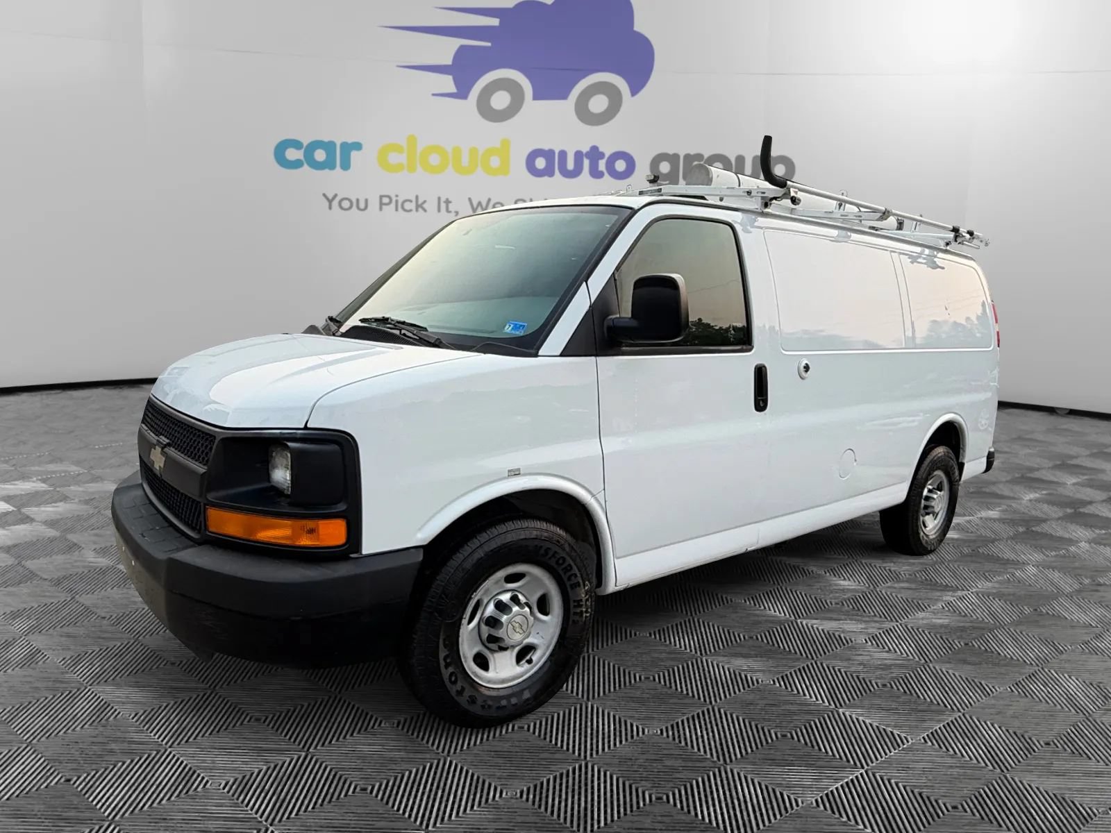 Used 2013 Chevrolet Express 2500 RWD image 2