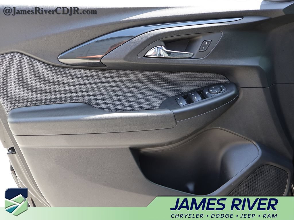 Used 2023 Chevrolet TrailBlazer LT w/ Convenience Package FWD image 19