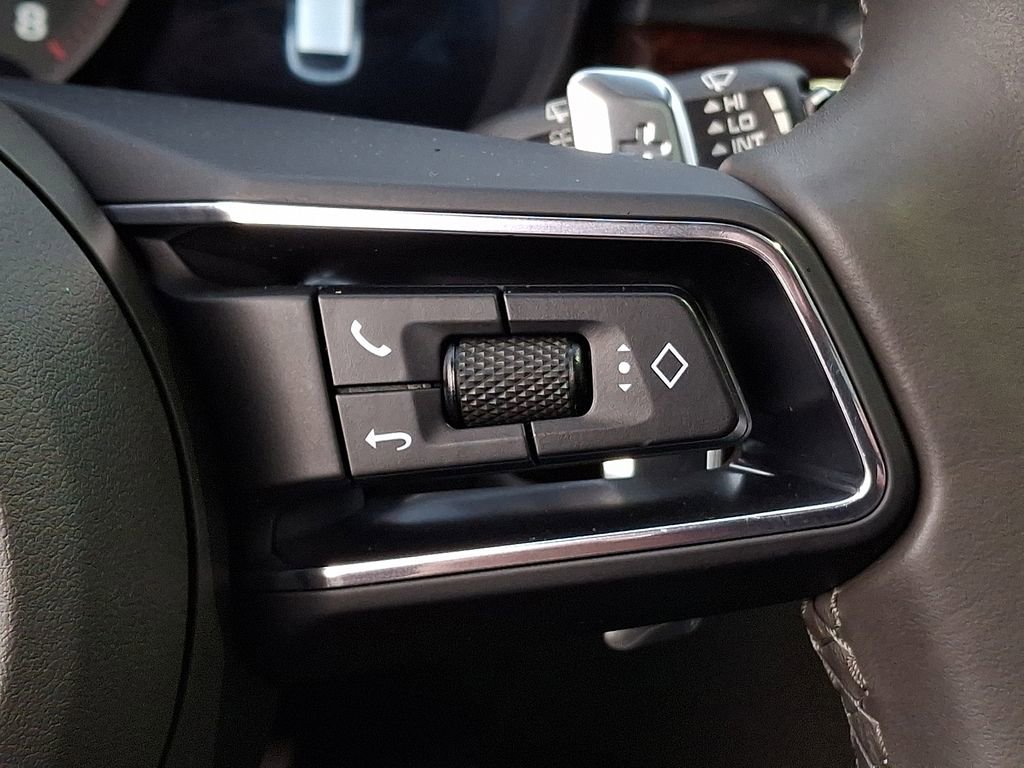 Used 2022 Porsche Macan w/ Premium Package Plus image 19