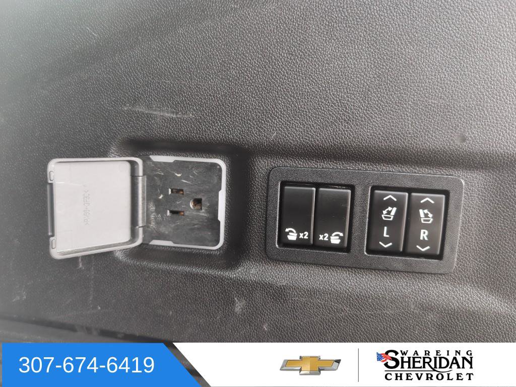 Used 2021 Chevrolet Suburban LT w/ Luxury Package image 32