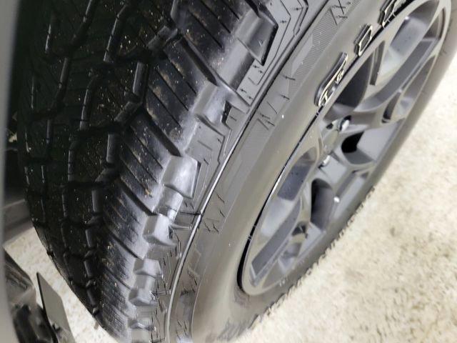 Used 2022 Jeep Cherokee Latitude AWD/4WD image 11