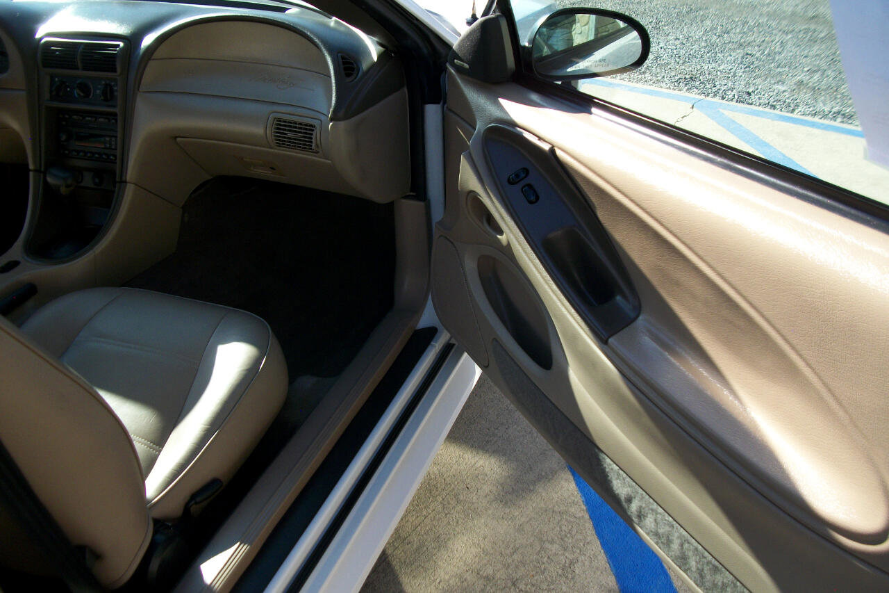 Used 2004 Ford Mustang Deluxe Convertible image 6