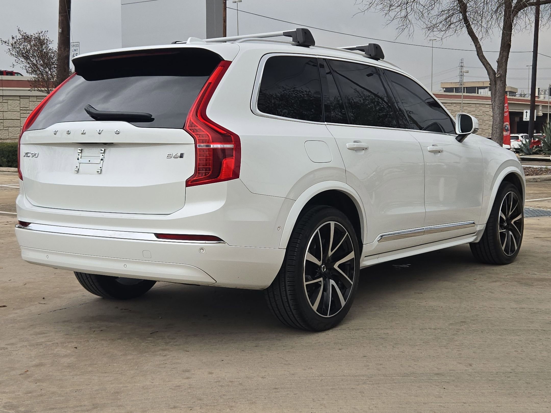 Used 2023 Volvo XC90 B6 Plus AWD/4WD image 3