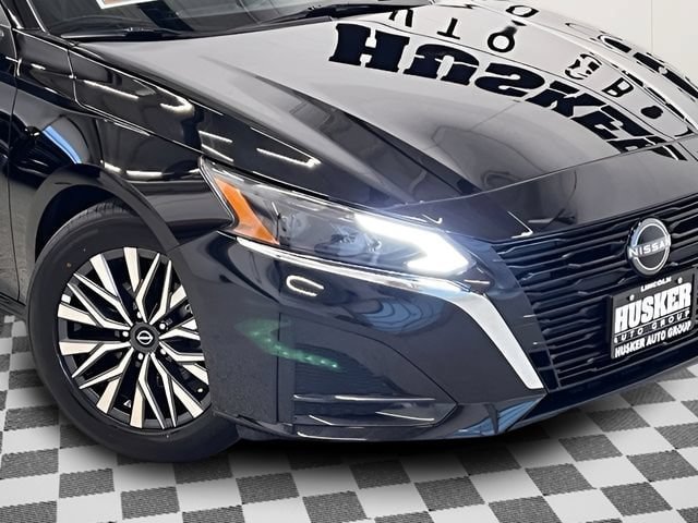 Used 2025 Nissan Altima 2.5 SV FWD image 21