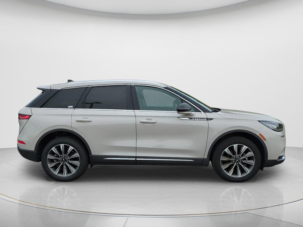 Used 2022 Lincoln Corsair Reserve w/ Elements Package FWD image 3