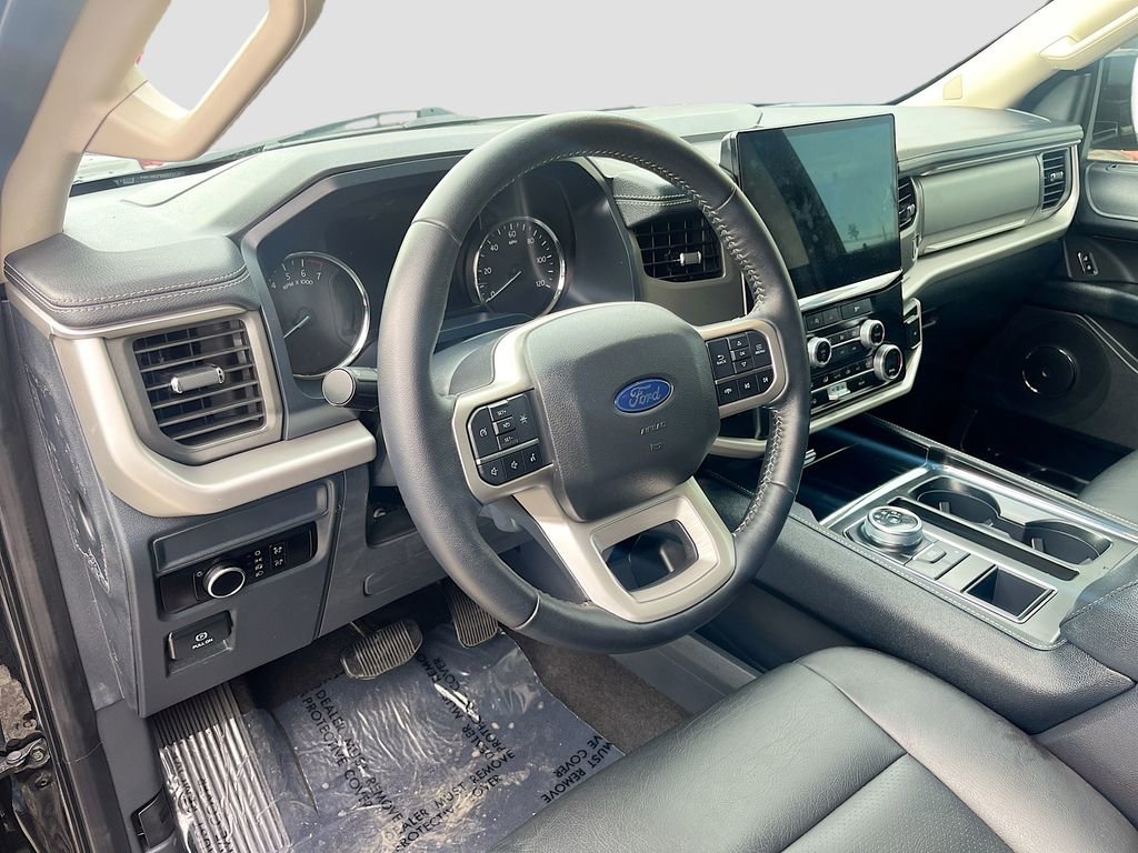 Used 2023 Ford Expedition XLT RWD image 9