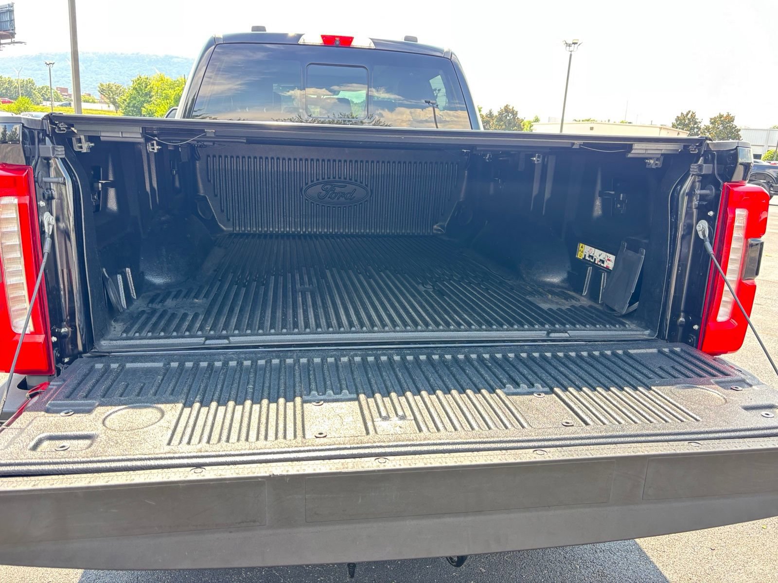 Used 2023 Ford F250 Lariat w/ Sport Appearance Package AWD/4WD image 28