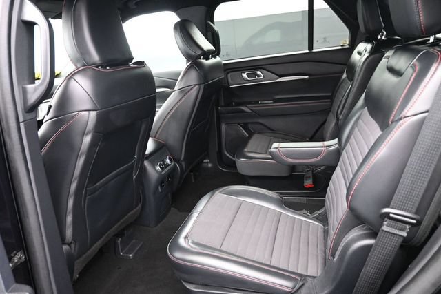 Used 2025 Ford Explorer ST-Line AWD/4WD image 15
