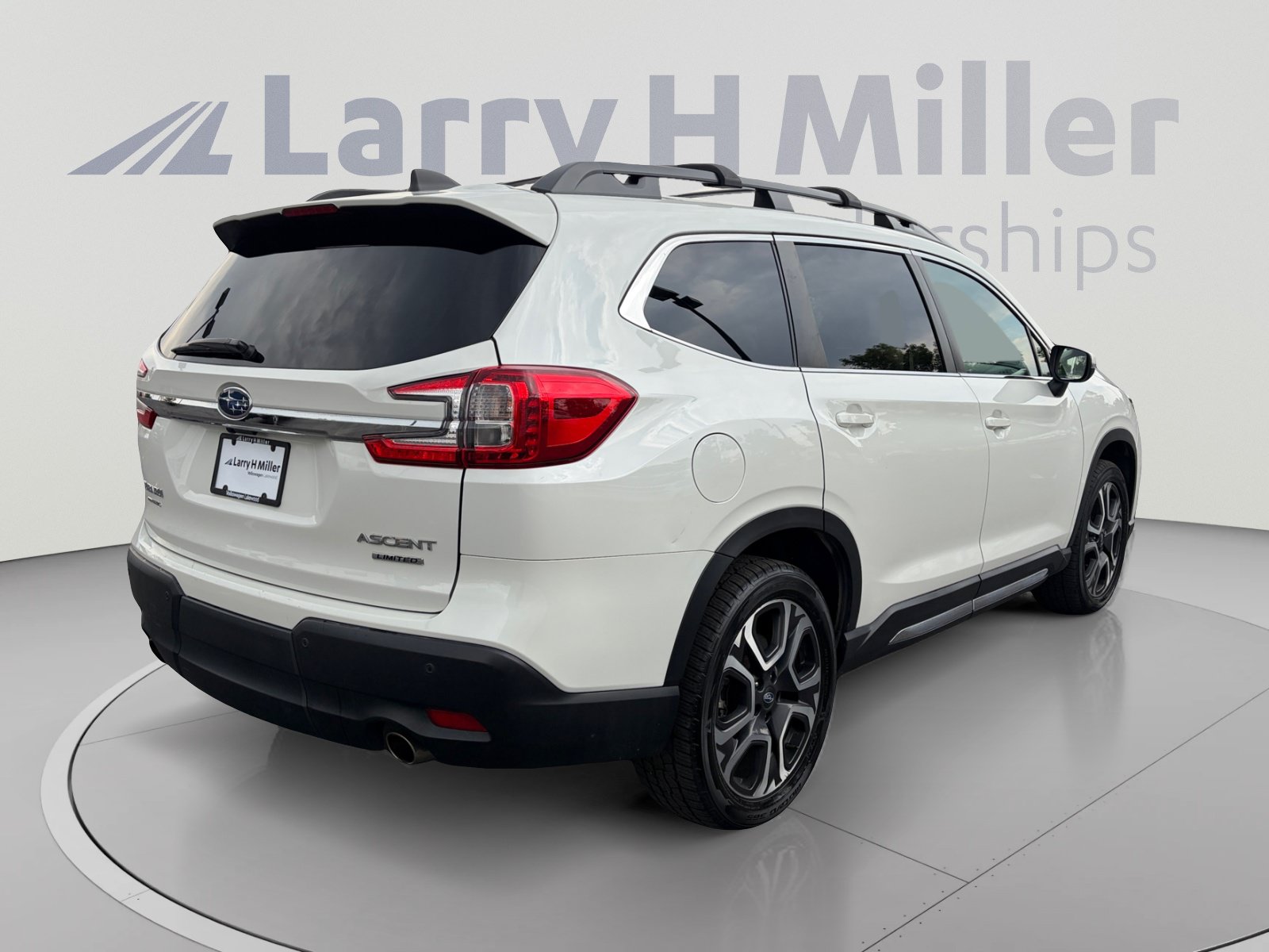 Used 2023 Subaru Ascent Limited AWD/4WD image 5