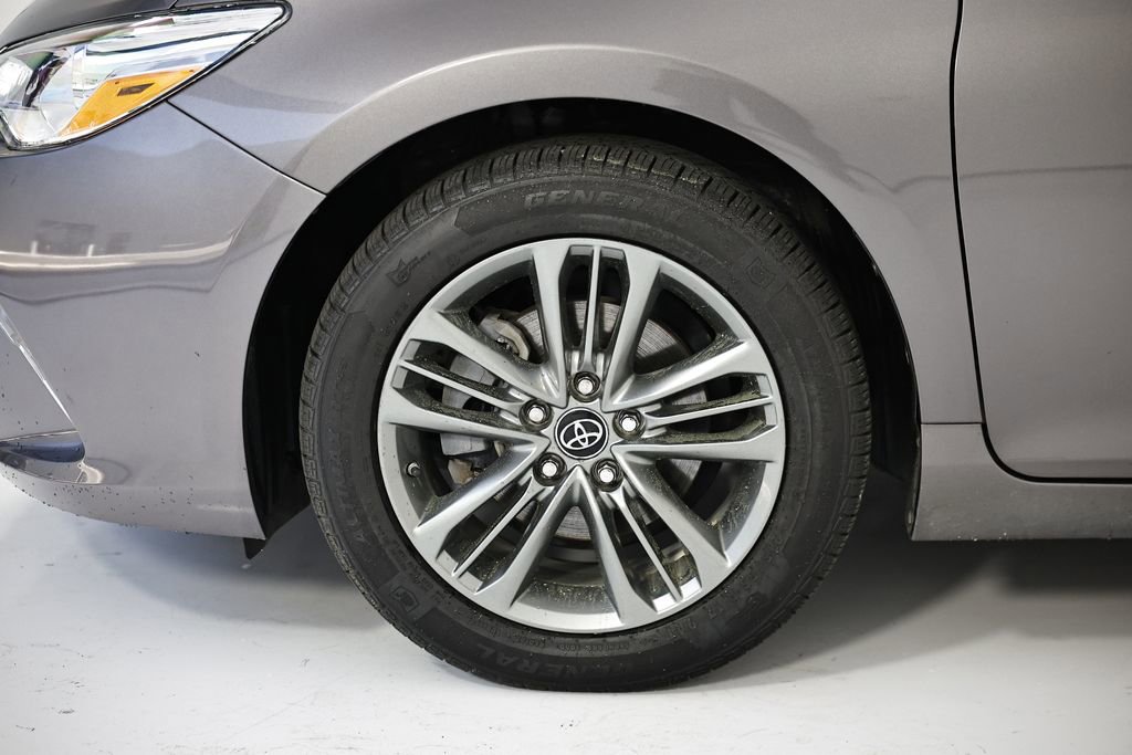 Used 2016 Toyota Camry SE w/ Moonroof Package image 11