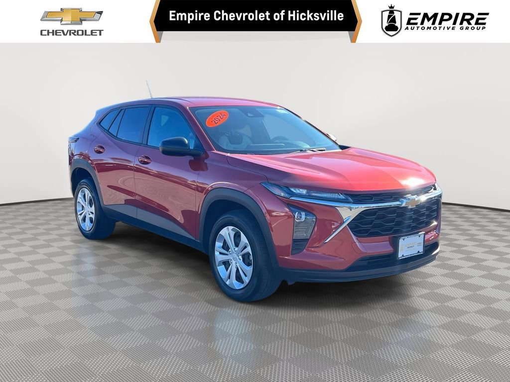 Used 2024 Chevrolet Trax LS FWD image 1