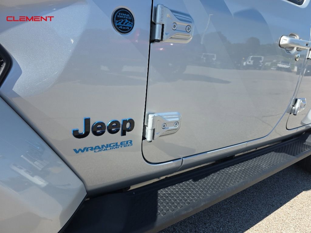 Used 2022 Jeep Wrangler Unlimited Sahara AWD/4WD image 3