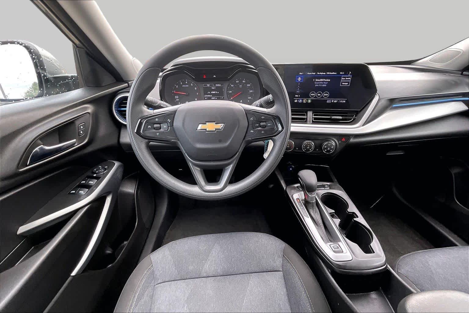 Used 2025 Chevrolet Trax LS w/ LS Convenience Package FWD image 6