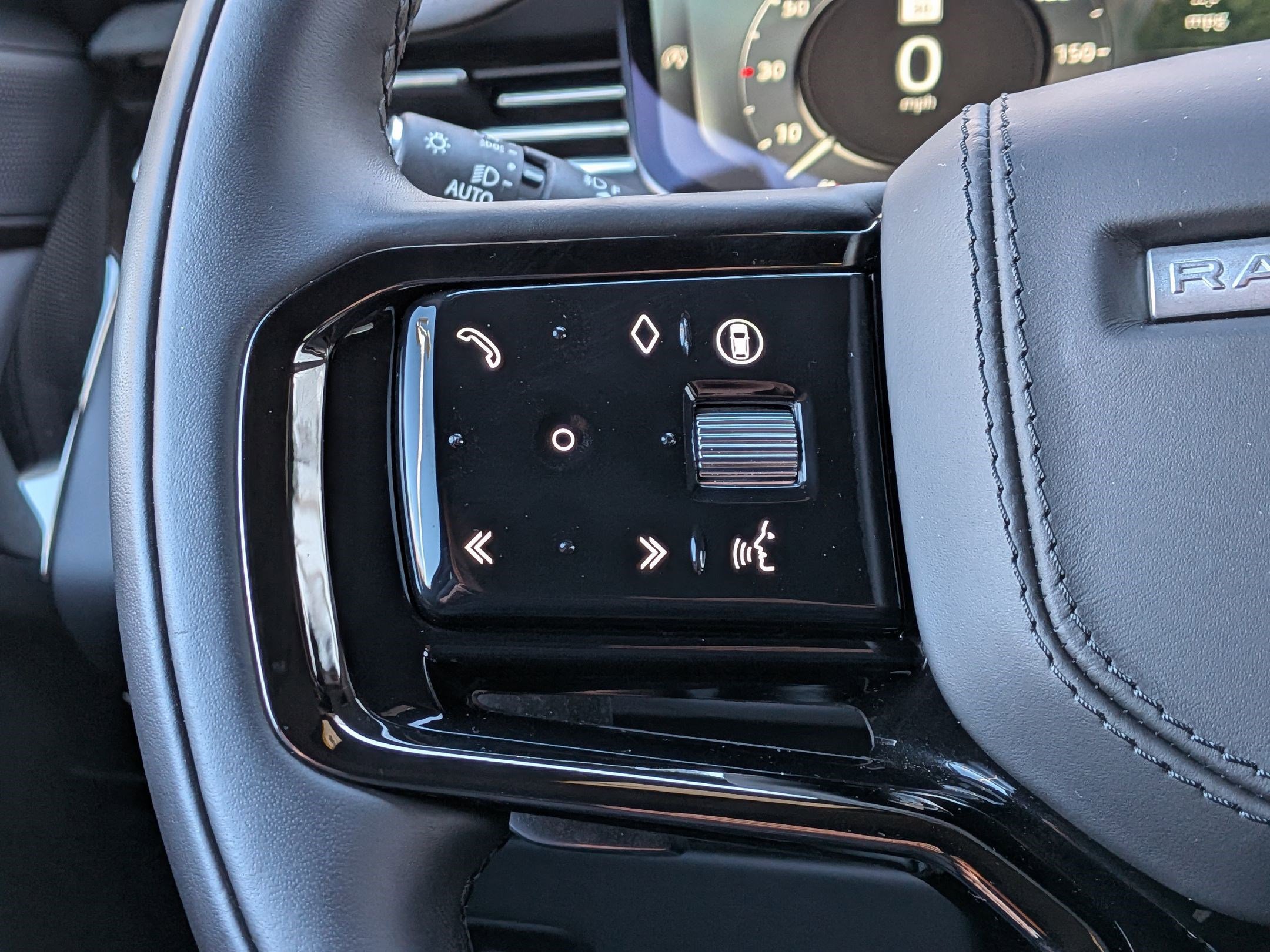 Used 2025 Land Rover Range Rover Sport Dynamic SE image 17