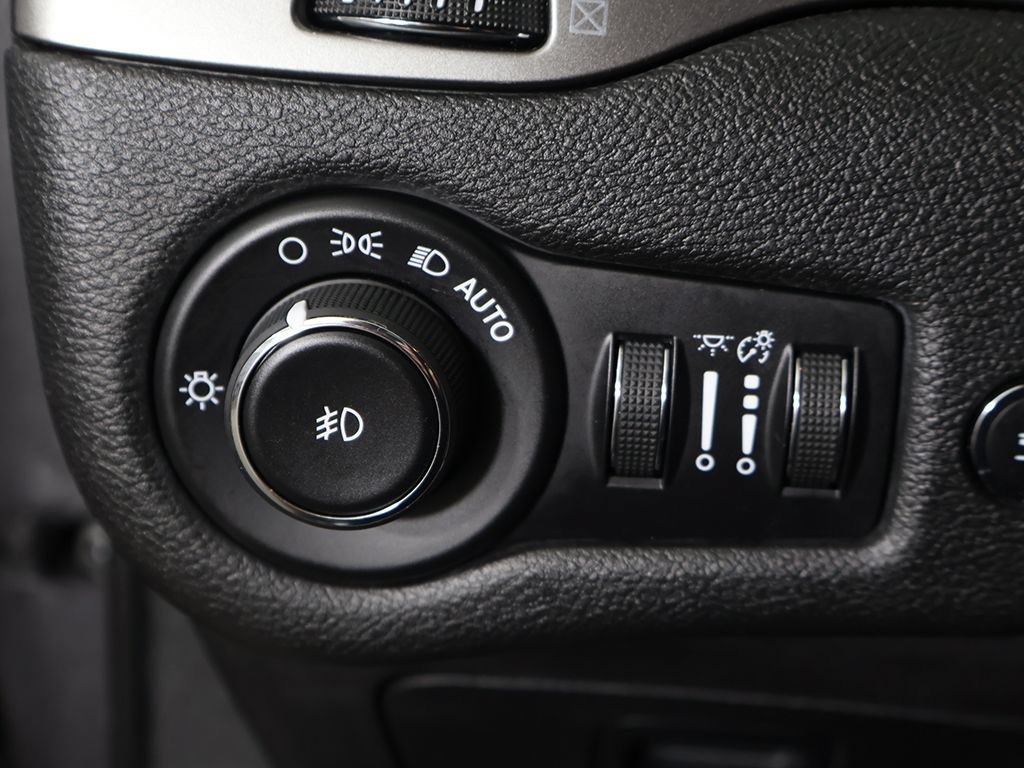 Used 2019 Jeep Cherokee Limited AWD/4WD image 41