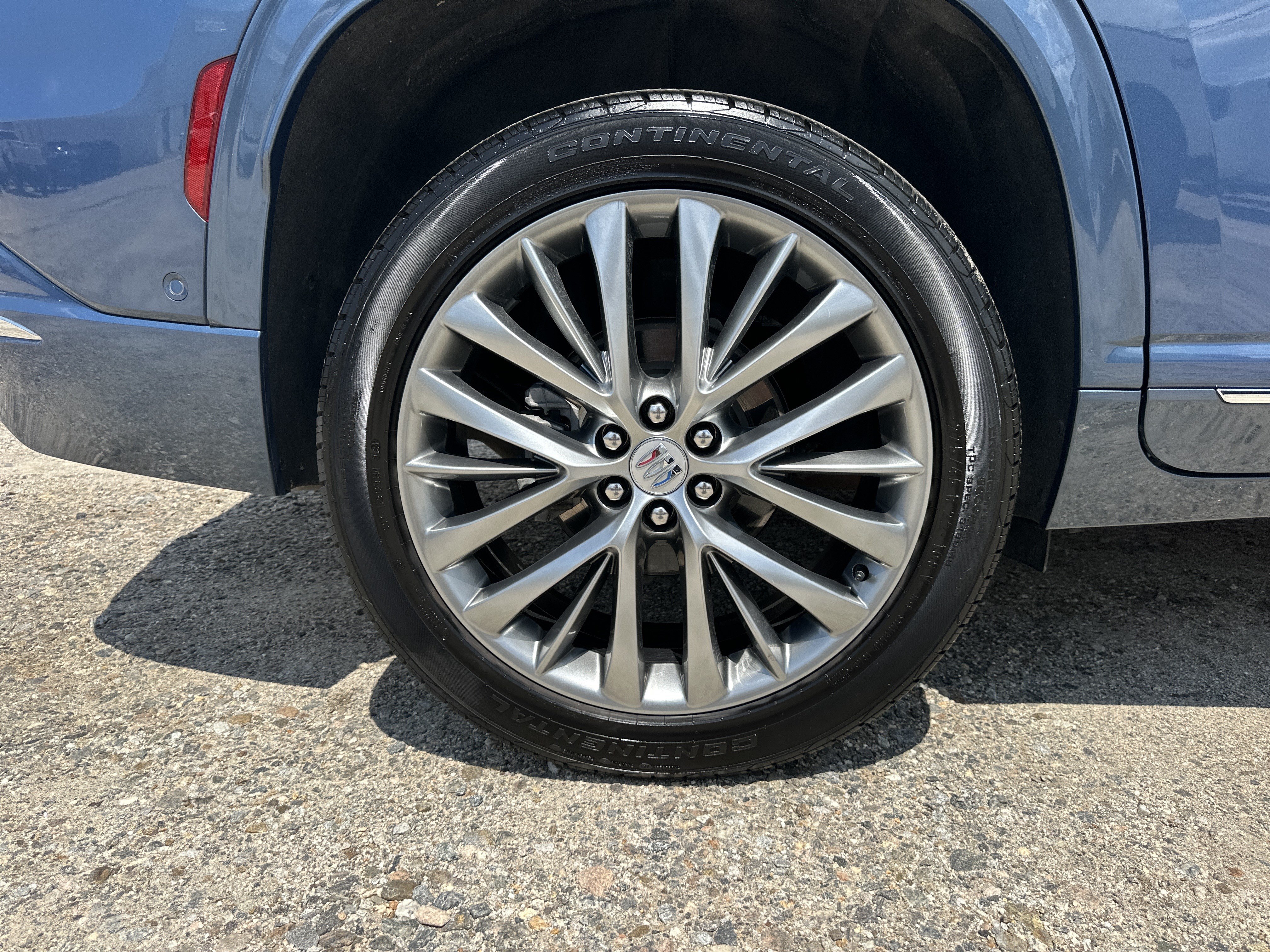 Certified 2025 Buick Enclave Avenir w/ Super Cruise Package AWD/4WD image 19