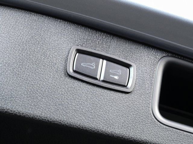 New 2026 Porsche Macan Turbo AWD/4WD image 33