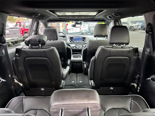 Used 2025 Chrysler Pacifica Limited FWD image 31