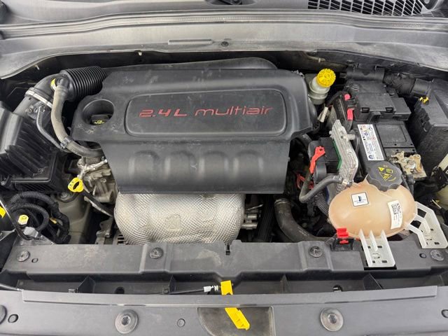 Used 2015 Jeep Renegade Latitude FWD image 26