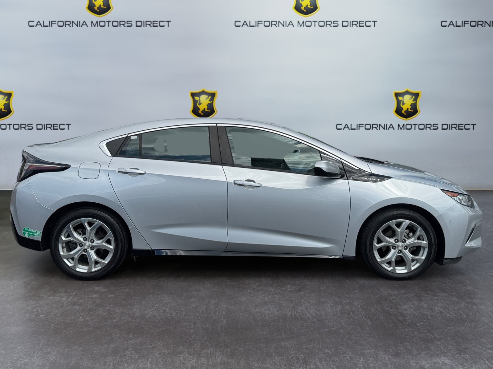 Used 2017 Chevrolet Volt Premier w/ Driver Confidence II Package FWD image 6