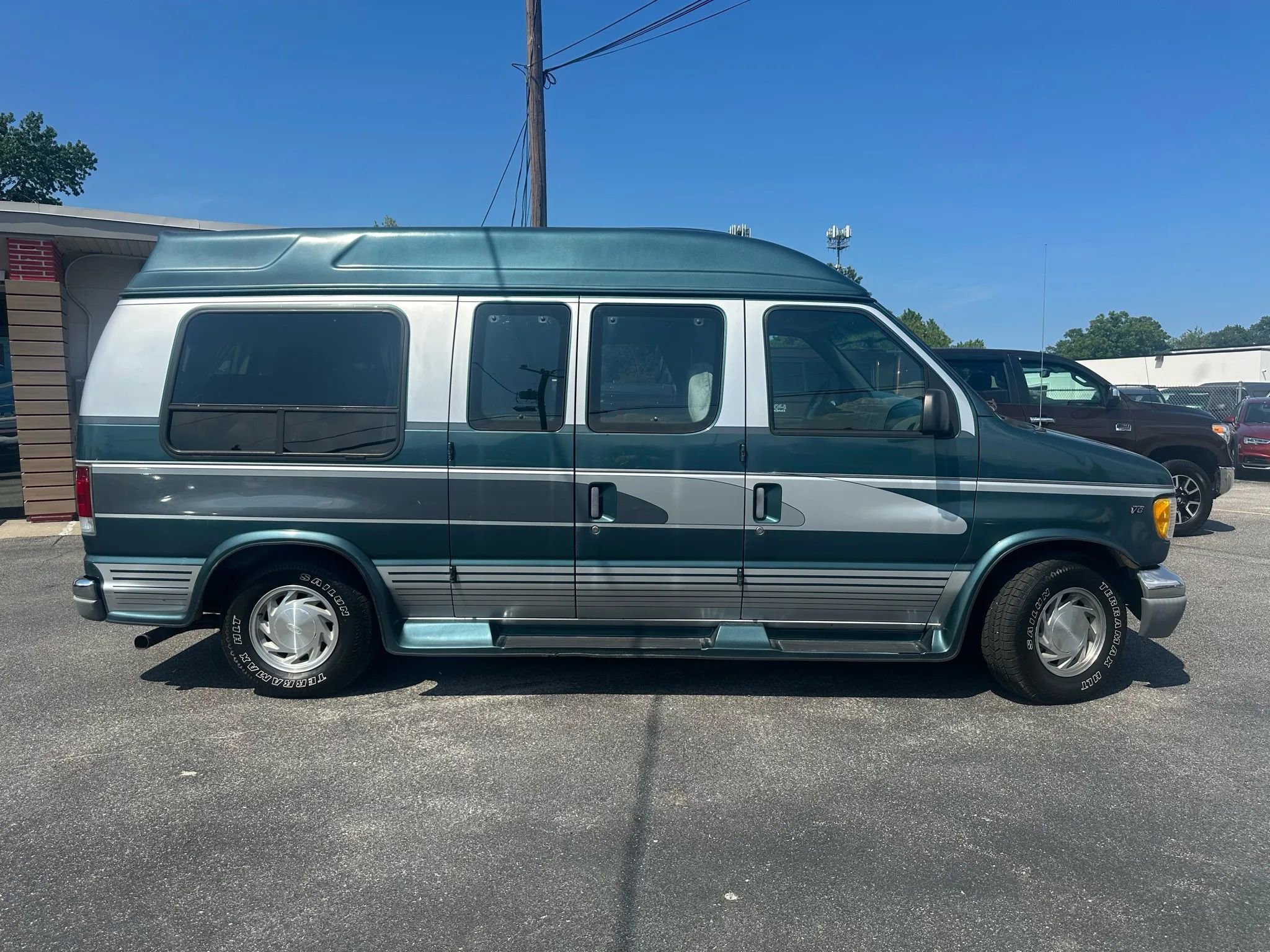 Used 1997 Ford E-150 and Econoline 150 image 2