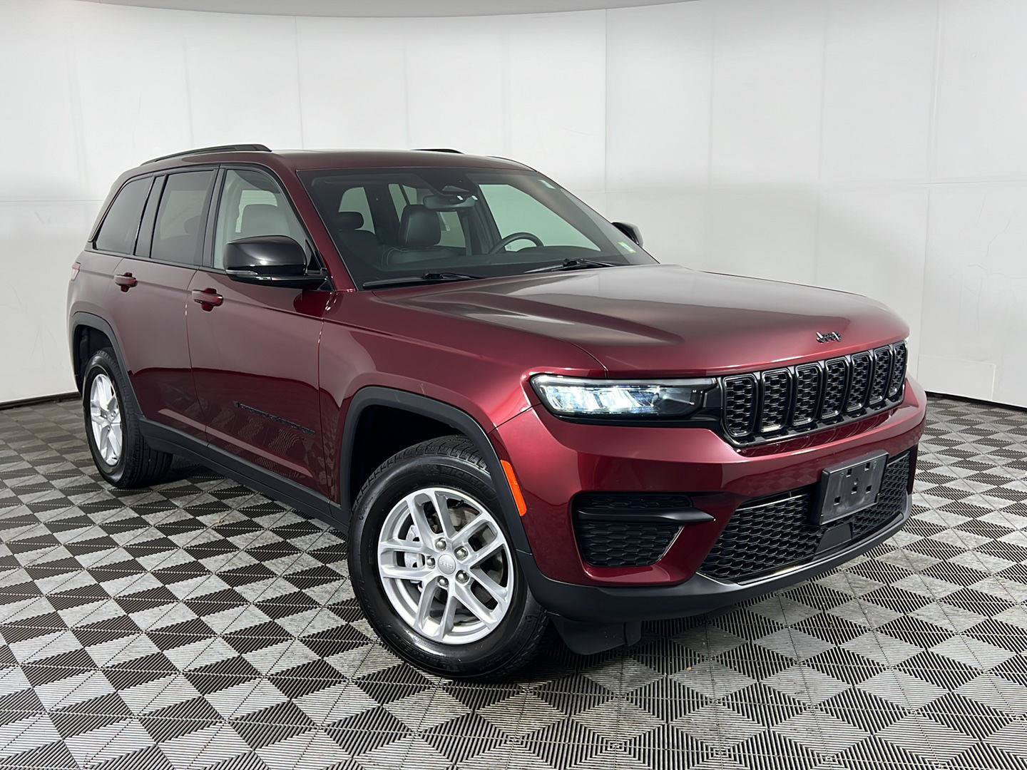 Used 2024 Jeep Grand Cherokee Altitude AWD/4WD image 46