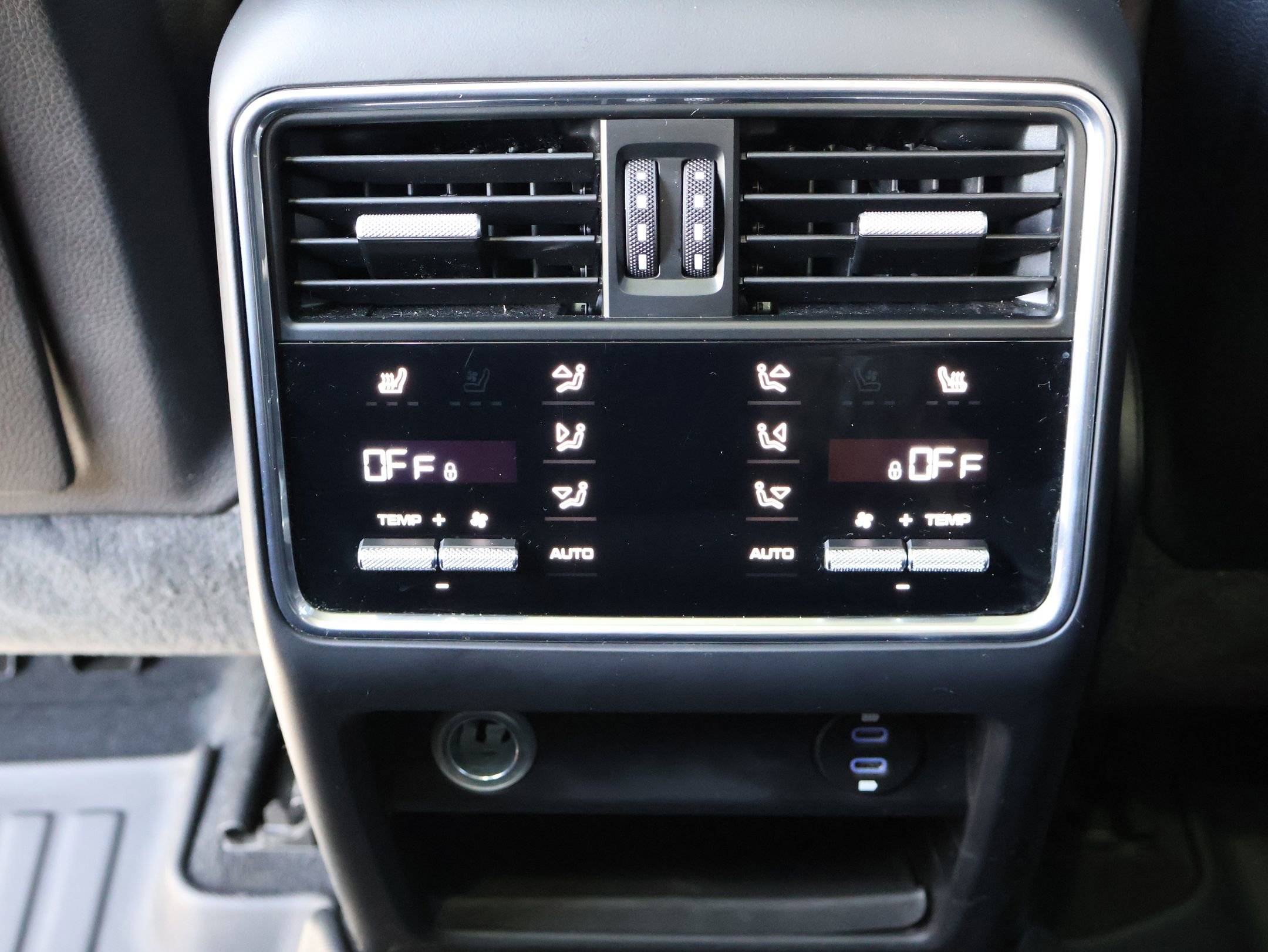 Used 2023 Porsche Cayenne Platinum Edition image 22