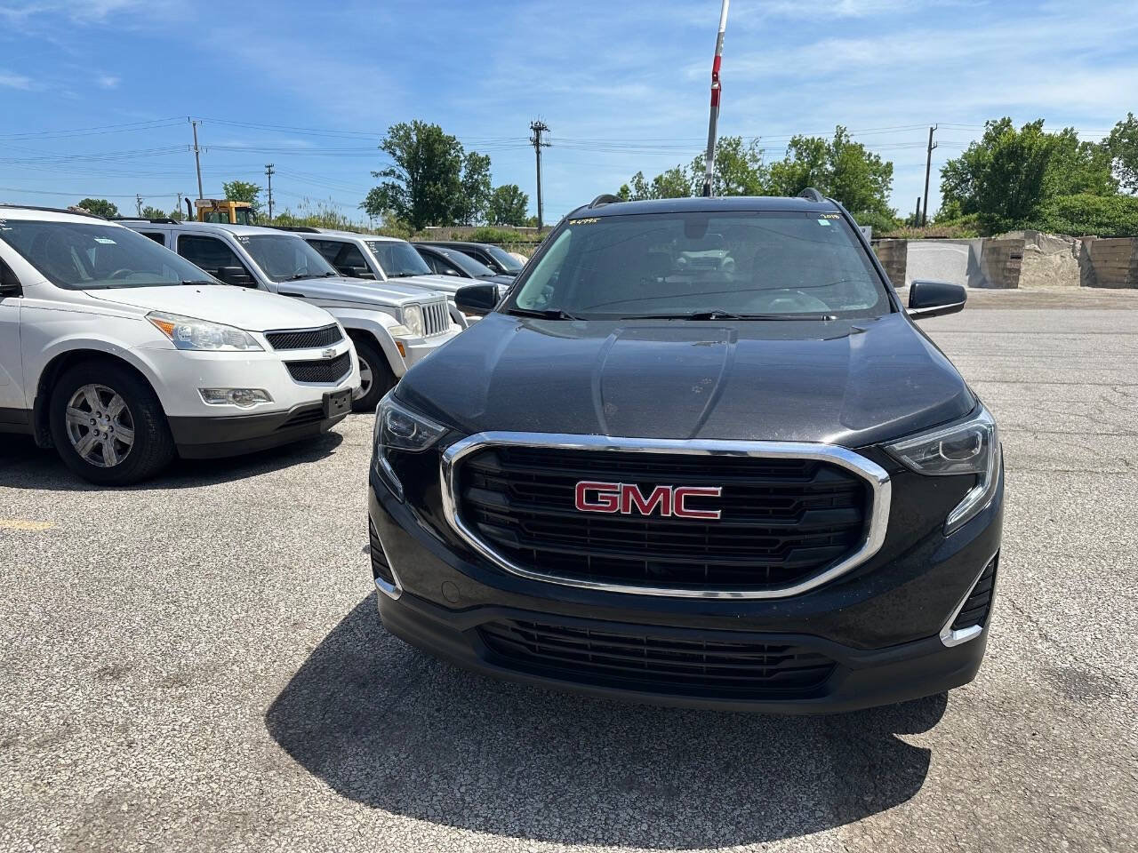 Used 2018 GMC Terrain SLE w/ Driver Convenience Package FWD image 2