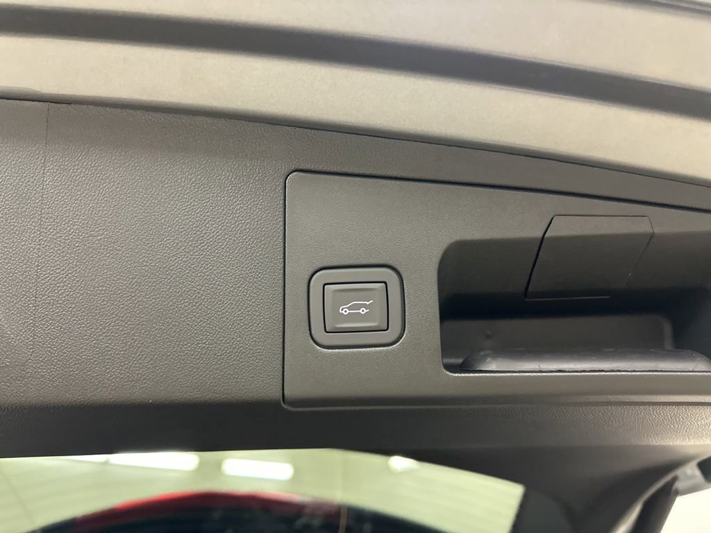 New 2025 Cadillac XT5 Luxury image 25