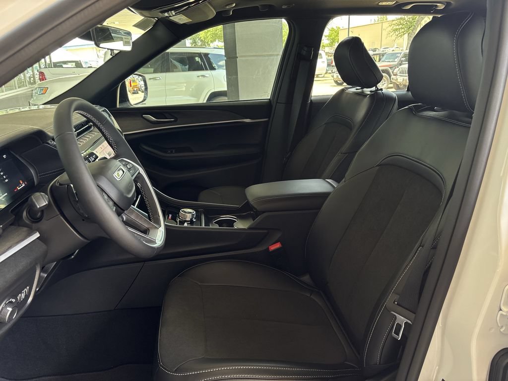 New 2026 Jeep Grand Cherokee Altitude AWD/4WD image 23