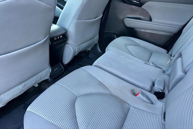 Certified 2023 Toyota Highlander L image 4