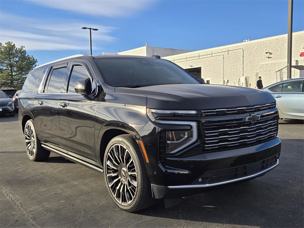 Used 2025 Chevrolet Suburban High Country image 1