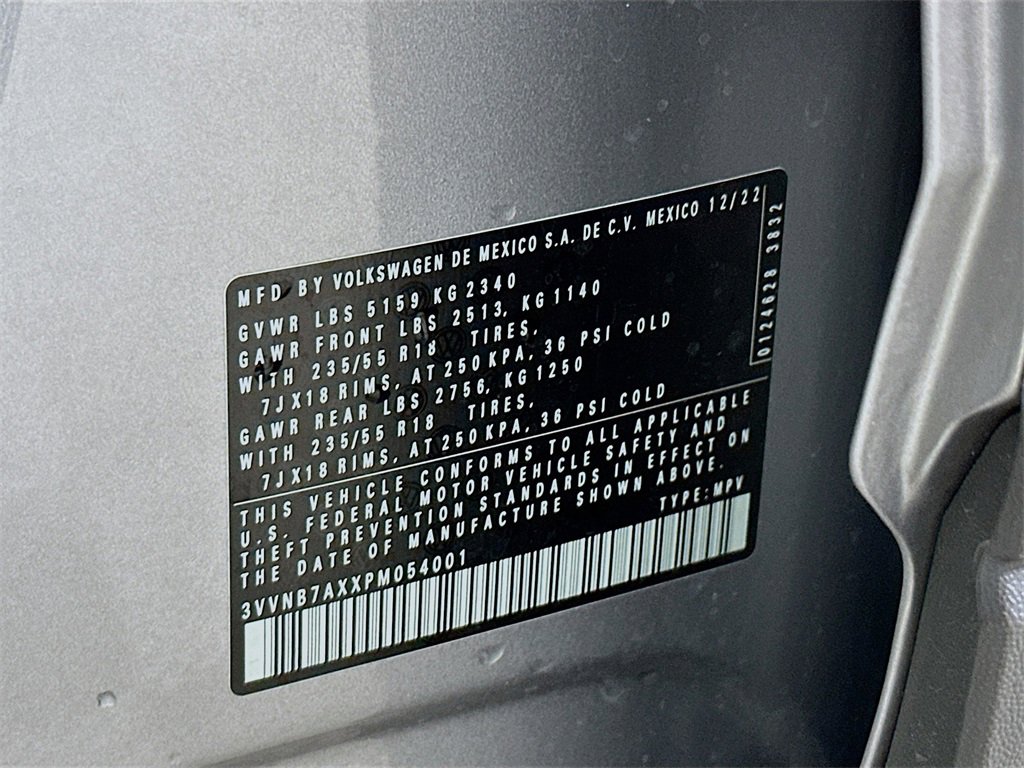 Used 2023 Volkswagen Tiguan SE w/ Panoramic Sunroof Package image 27